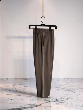 Women’s Aritzia Babaton Olive Green Pull-On Cropped Trousers with Side Stripes